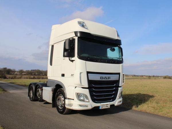 DAF XF 105 460 SUPER SPACE